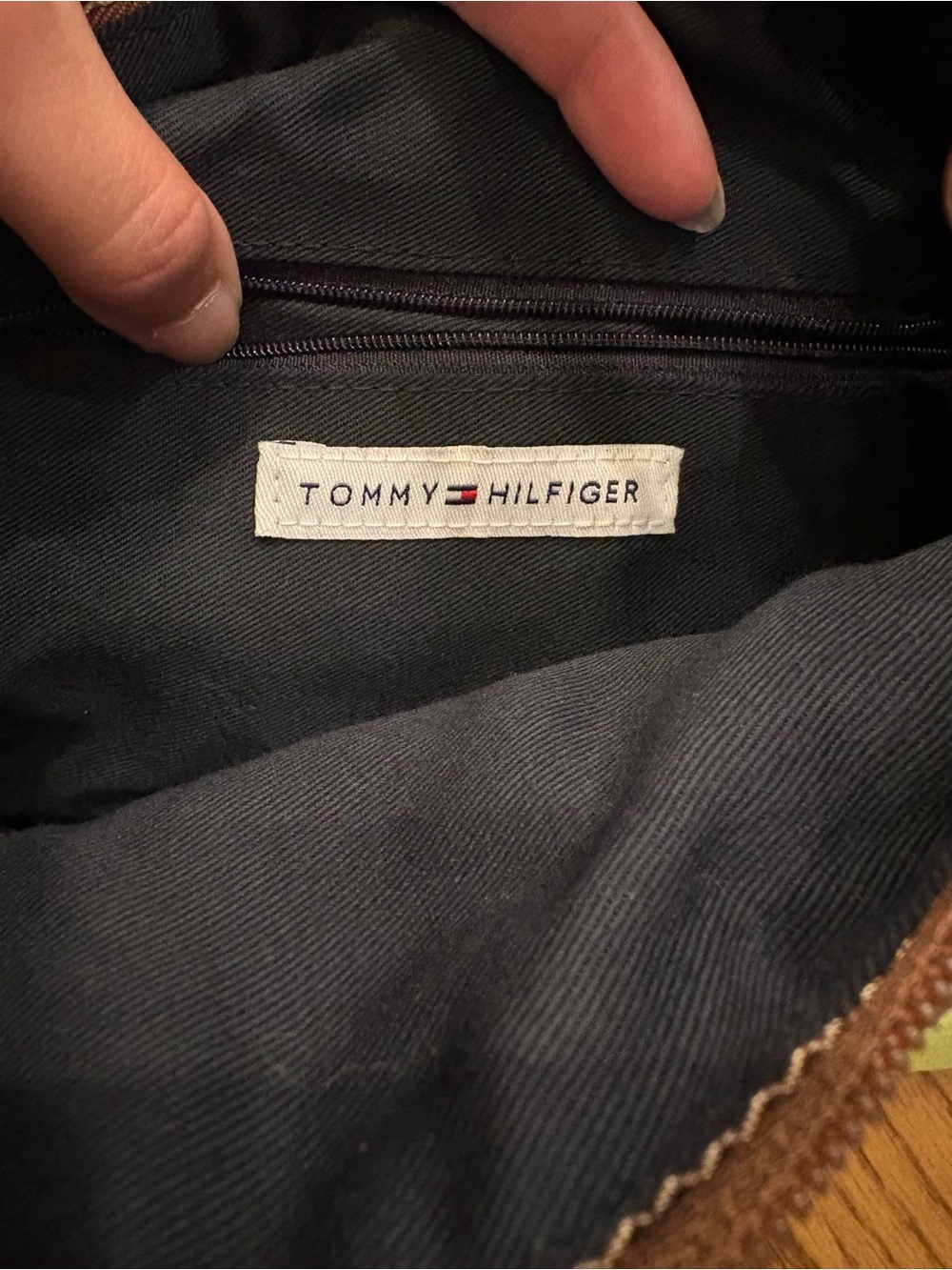 90s Tommy Hilfiger Lime Green Nylon Shoulder Bag with Navy Stripe - Picture 3 of 5